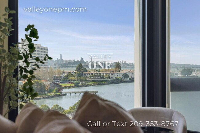 Building Photo - Fully Furnished Condo With Panoramic San Francisco Bay Views and Unbeatable Amenities