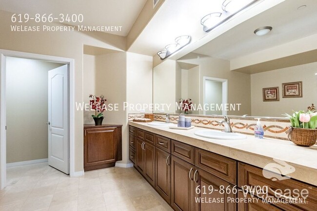 Building Photo - Fully Furnished  3 bed 2 bath in Mission V...