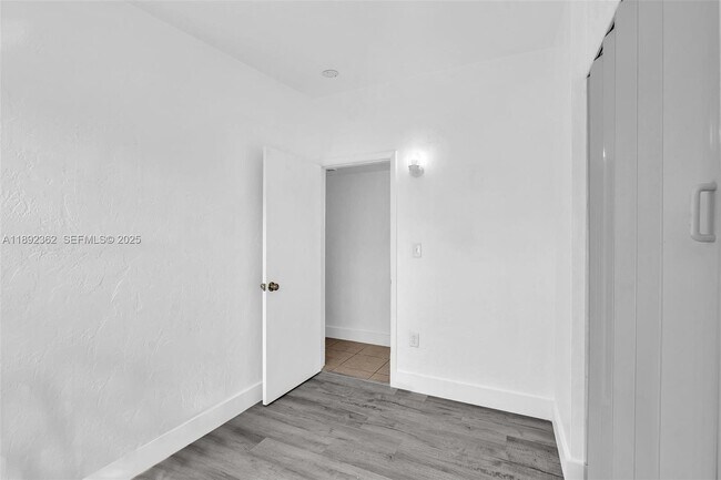 Building Photo - 137 NW 29th Ave