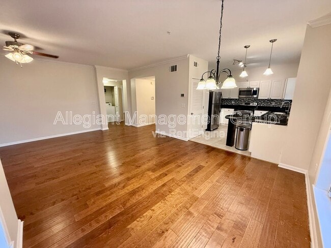Building Photo - 453 Water St