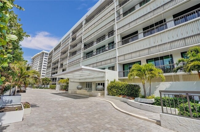 Building Photo - 2000 N Ocean Blvd