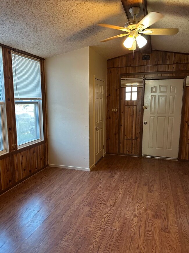 Building Photo - Section 8