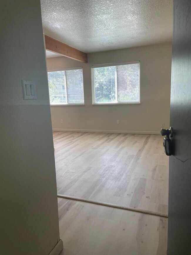 Building Photo - 1705 Heatheridge Rd