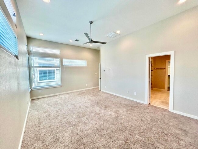 Building Photo - 2204 Lola Ct