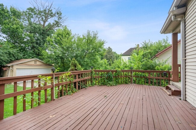 Building Photo - CHEVIOT- Charming 3 bedroom 1.5 bath