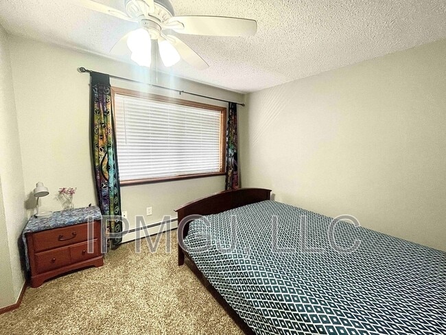 Building Photo - 1305 Wellington Ct