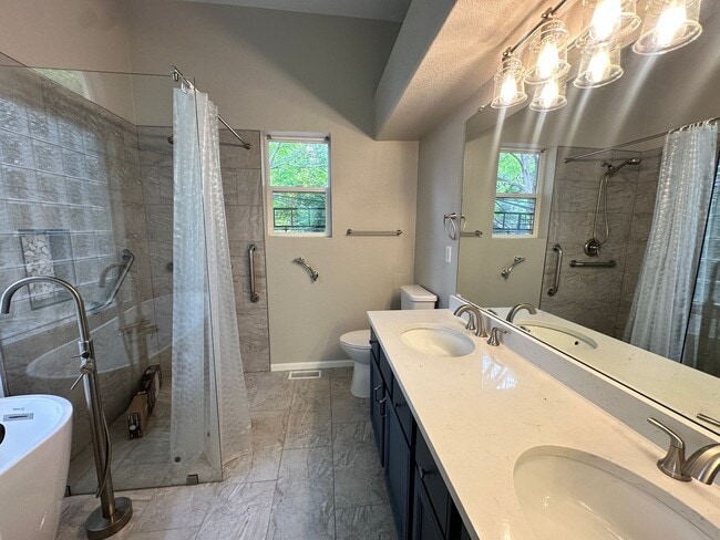 Building Photo - 3 Bedroom 3 Bath - Arapahoe Ridge Erie!