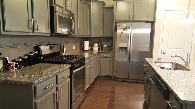 Building Photo - 318 OldCastle Dr