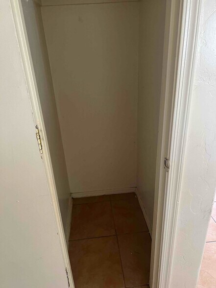 Building Photo - 3430 N Fontana Ave