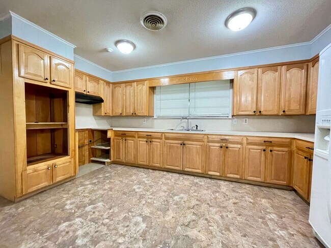 Building Photo - 136 Rwe Jones Dr