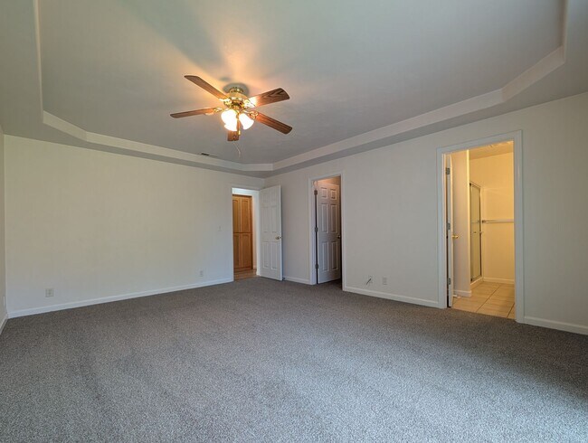 Building Photo - Great 3 Bedroom, 2-Bath Home With 2 Separate Living Rooms!