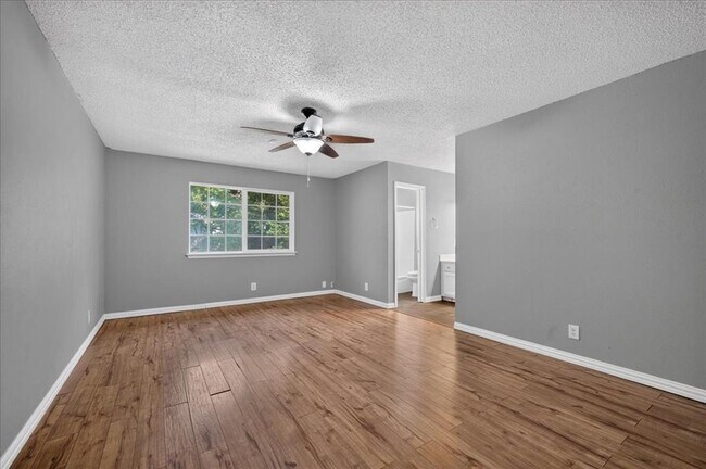 Building Photo - 10215 Missel Thrush Dr