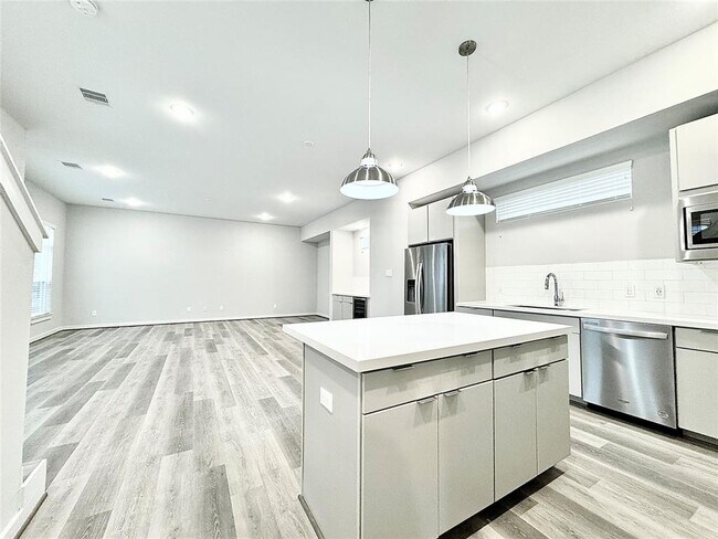 Building Photo - 5823 Fairdale Ln