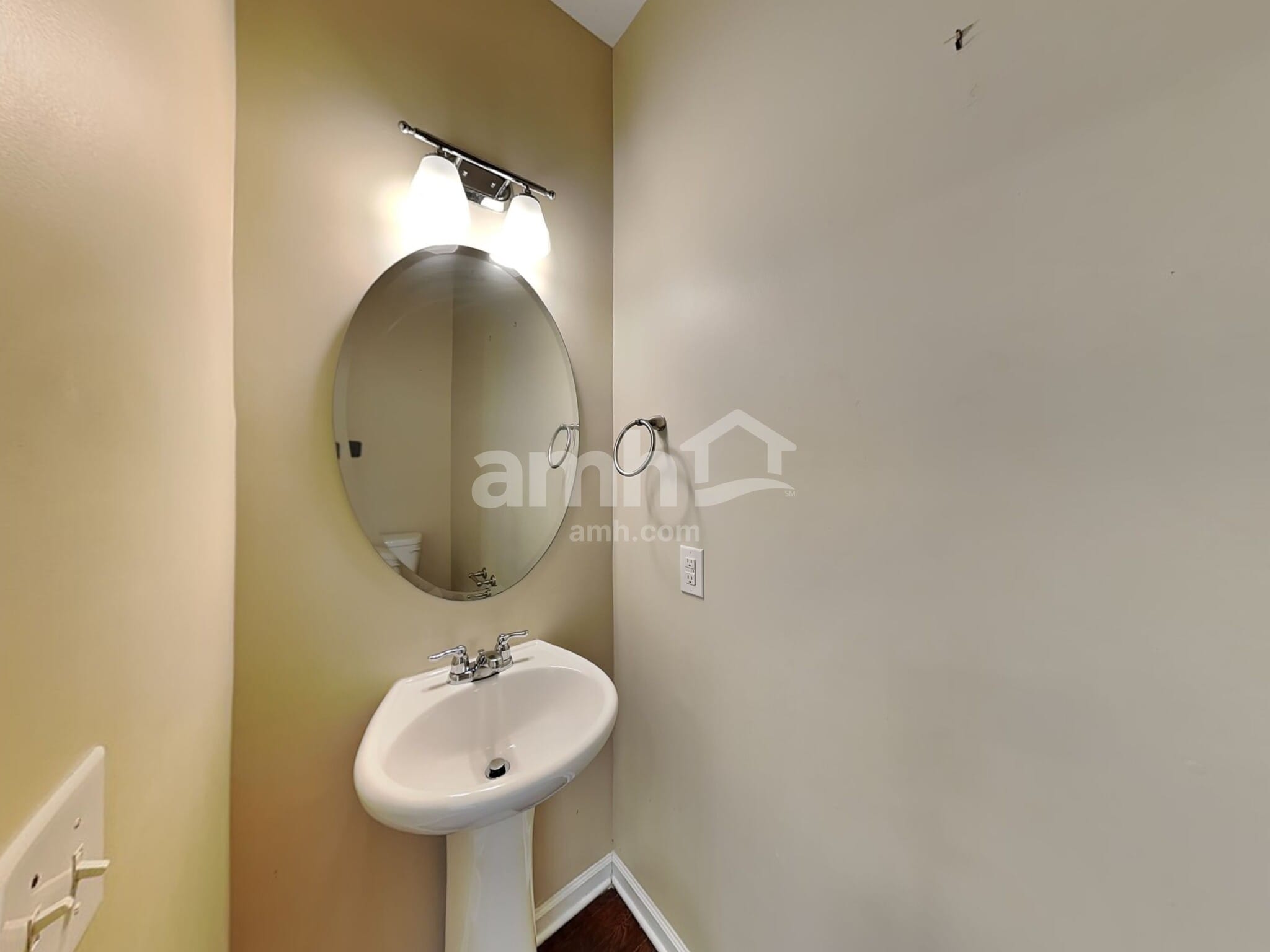 Building Photo - 15325 Colonial Park Dr