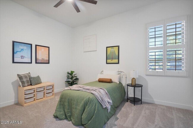 Building Photo - 2025 W Calle Del Sol