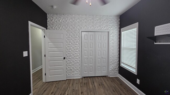 Building Photo - 1006 Adirondac Way