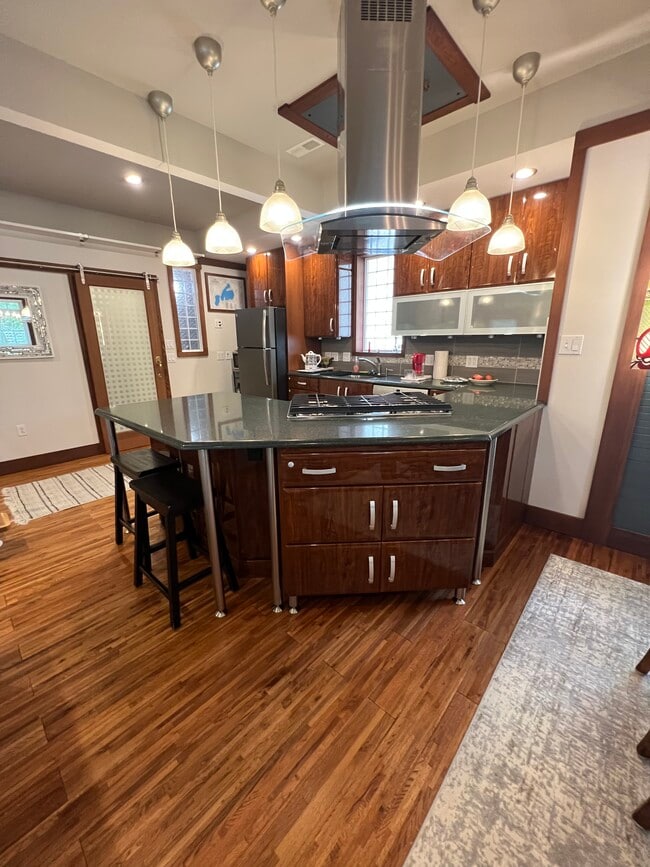 Building Photo - 1003 Court St