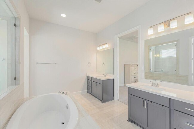 Building Photo - 14525 Kira Ln