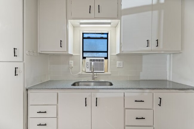 Building Photo - 1312 S Grand Ave