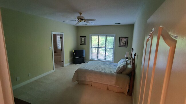 Building Photo - 423 Brightwood Dr