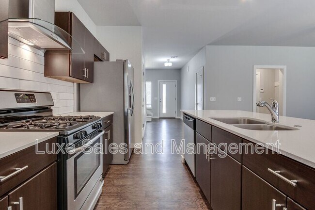 Building Photo - 17604 Sunny Hollow Rd