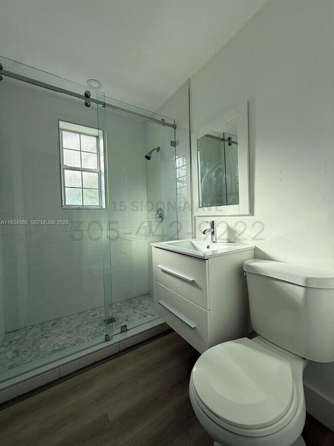 Building Photo - 15 Sidonia Ave