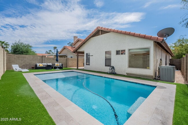 Building Photo - 8846 E Windrose Dr