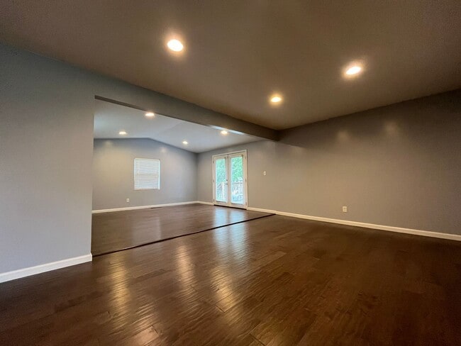 Building Photo - Beautiful home, rural setting but close to...