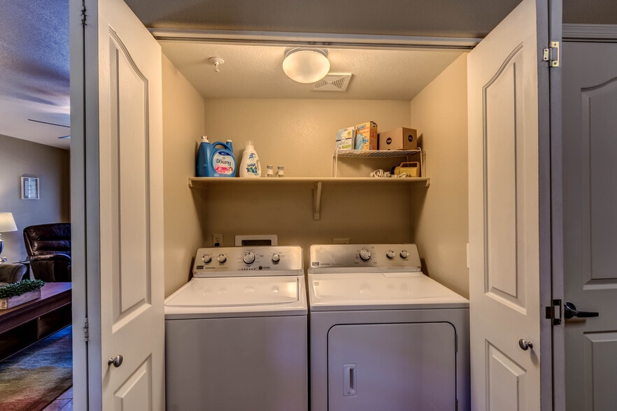 Laundry room - 5751 N Kolb Rd