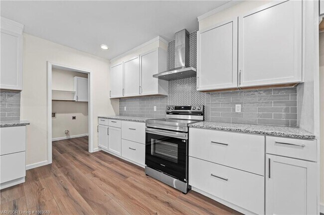 Building Photo - 4 bedroom Single Family home in Fianna Hils