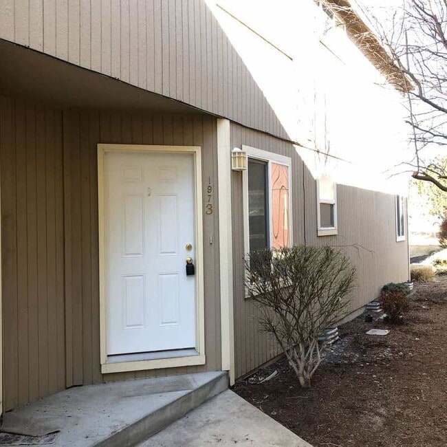 Building Photo - 1973 SW Canyon Dr