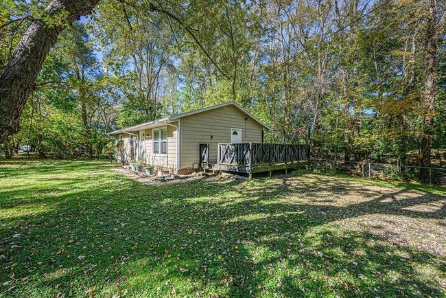 Building Photo - 1550- Chic 3BR Ranch in Parchment - Sleek,...