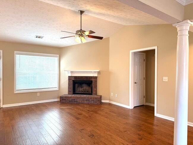 Building Photo - Beautiful 3-Bedroom Home in Desirable Ogle...