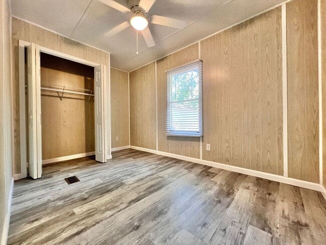 Building Photo - 3 BR 2 BA Near Surf City