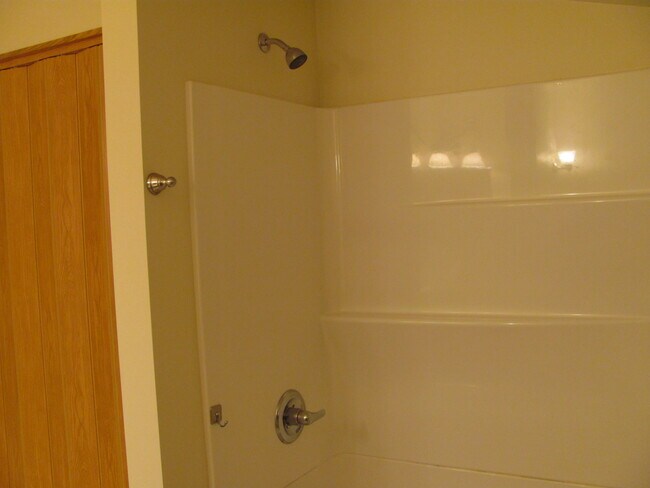 Building Photo - 2423 Parkfield Dr