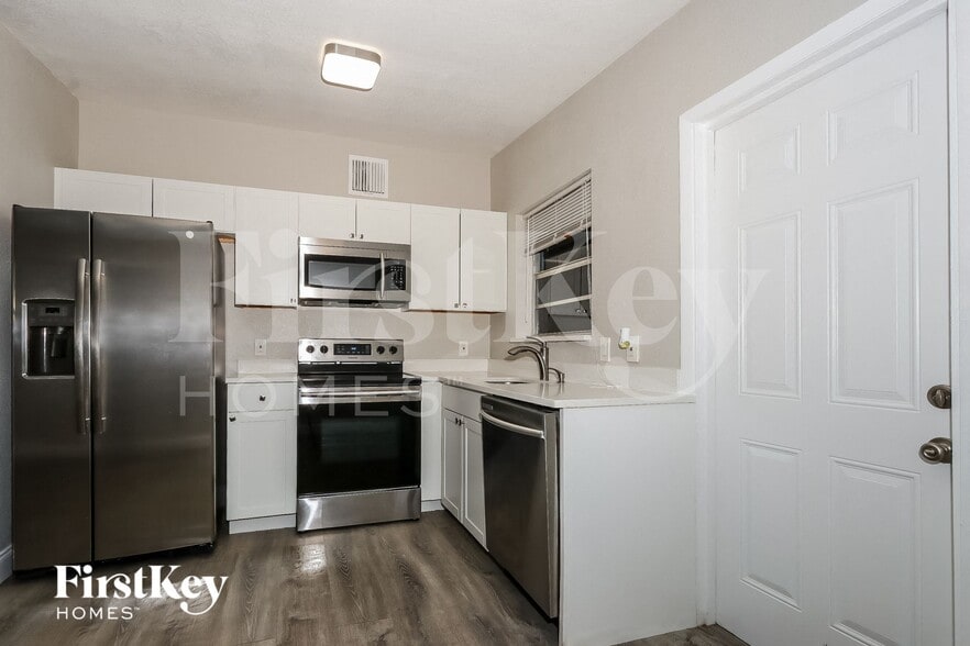 Building Photo - 11574 Oleander Dr