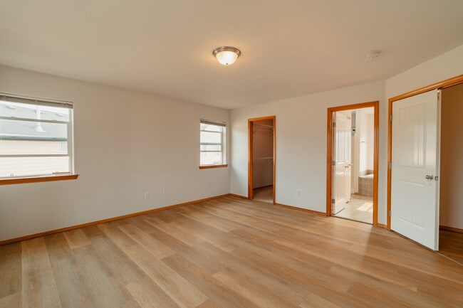 Building Photo - 8451 SE 78th Pl