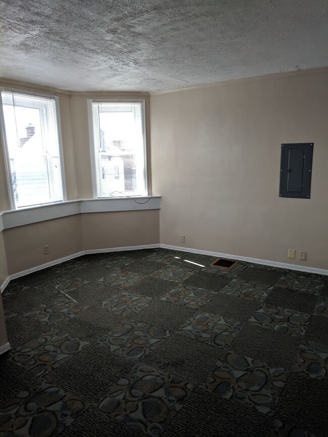 Building Photo - 355 Atwood St