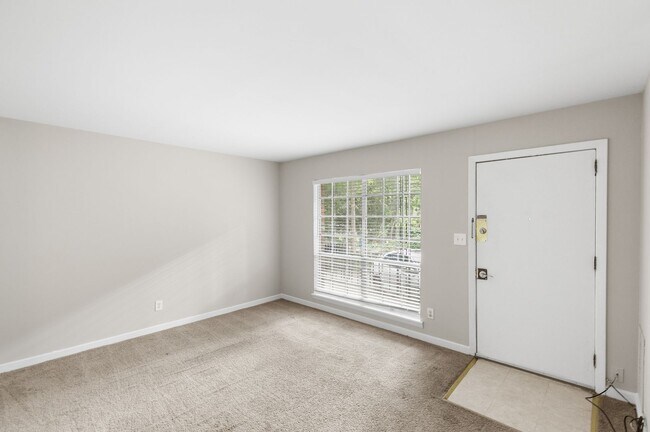 Building Photo - Celeste Manor - 1 Bedroom / 1 Bathroom, Updated