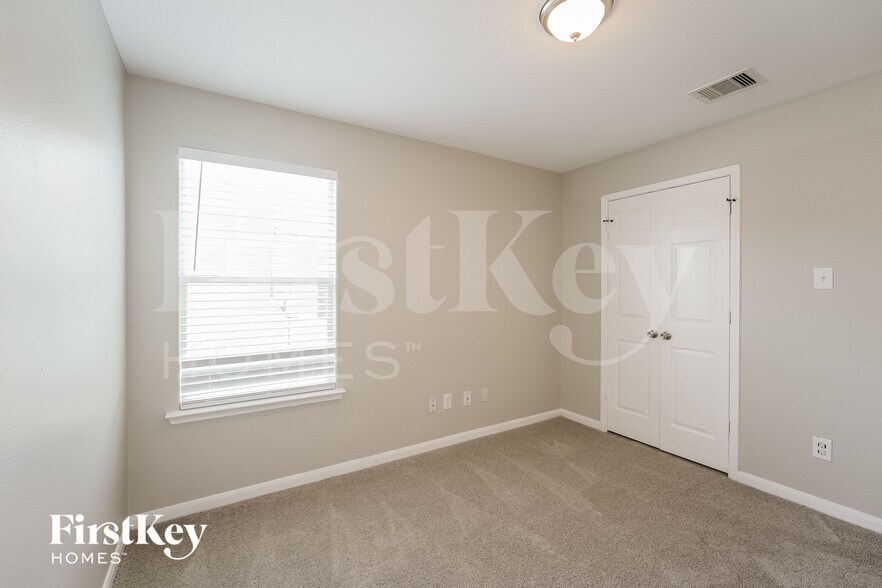 Building Photo - 7111 Lilac Manor Ln