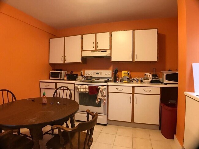 Building Photo - 33 Dennison St