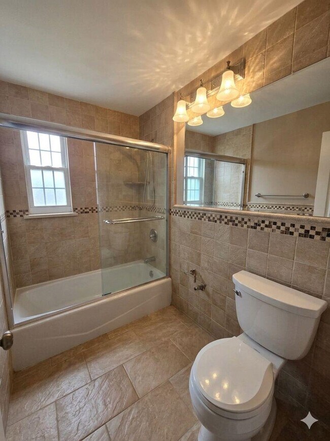 Building Photo - 112 Darwin Ave