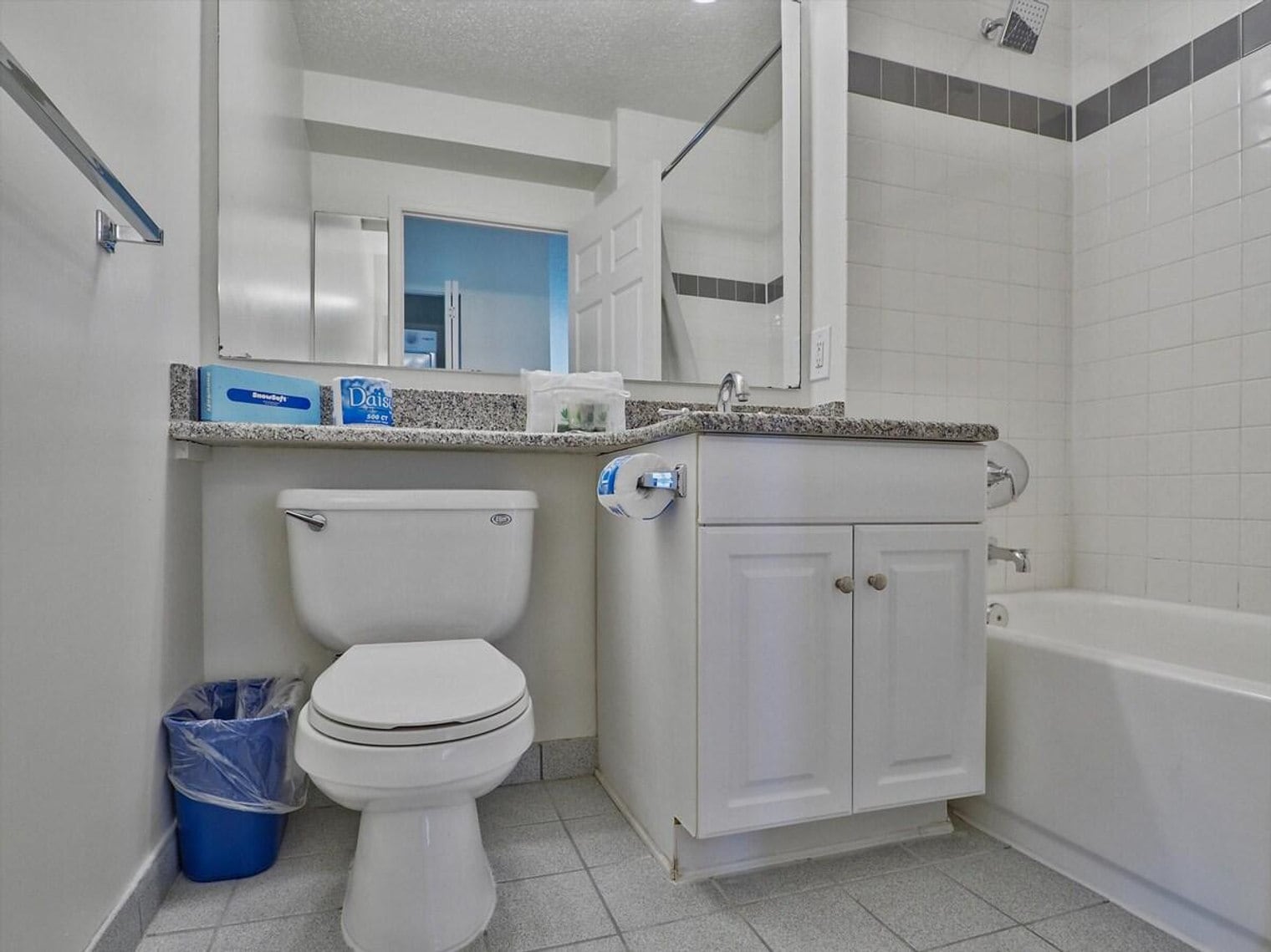 Building Photo - 33 Hudson St