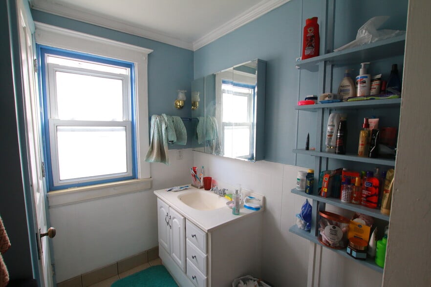 Building Photo - 710 Emmet St