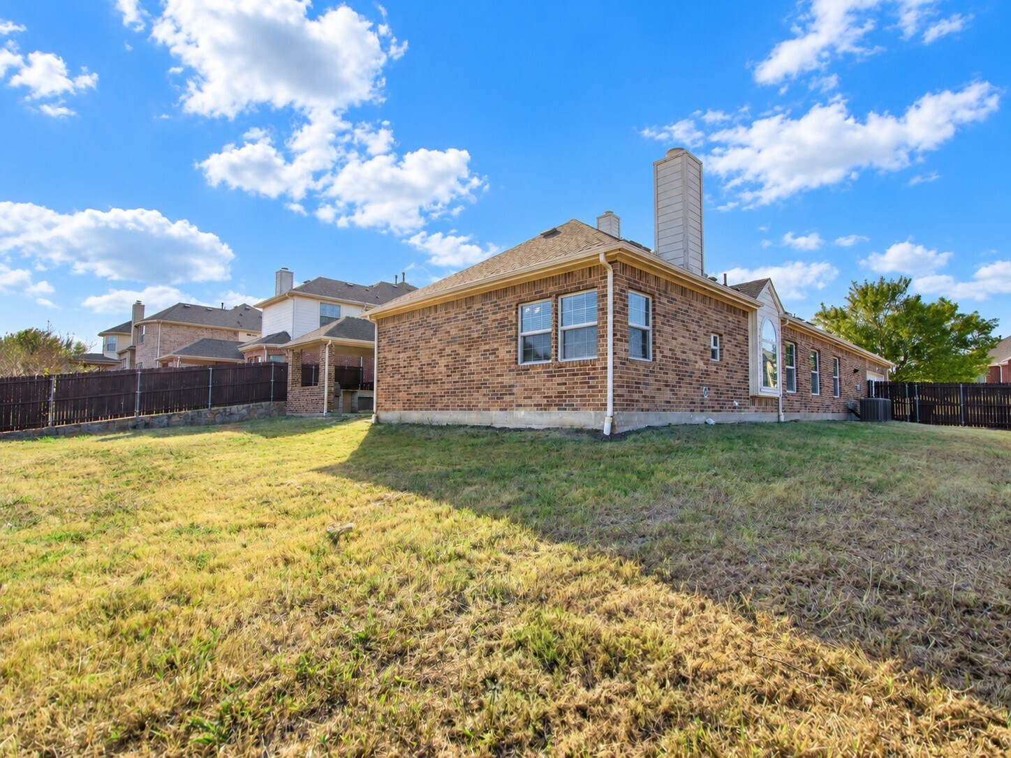 Building Photo - 1418 E Oates Rd