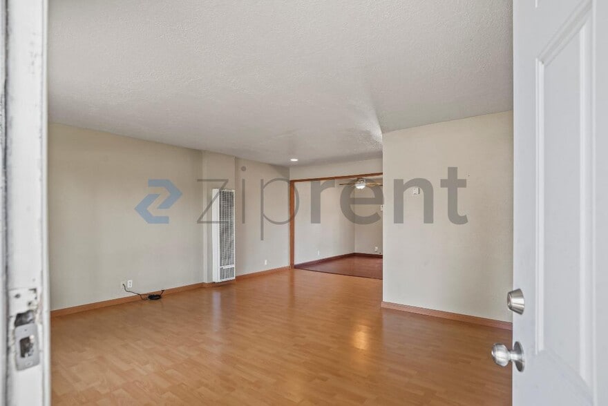 Building Photo - 3298 Cropley Ave