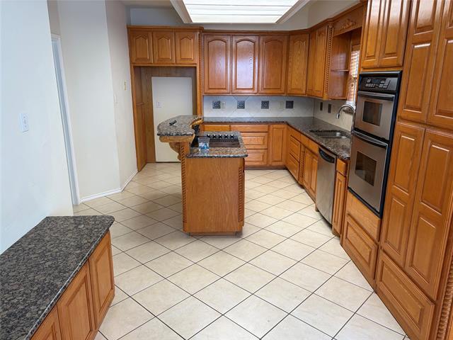 Building Photo - 1403 Lakeshore Dr