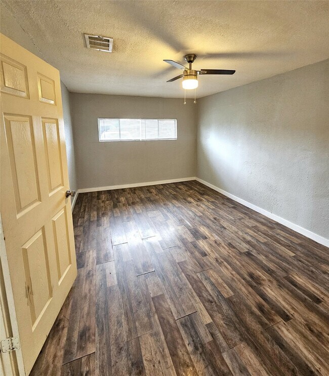Building Photo - 5935 Beldart St