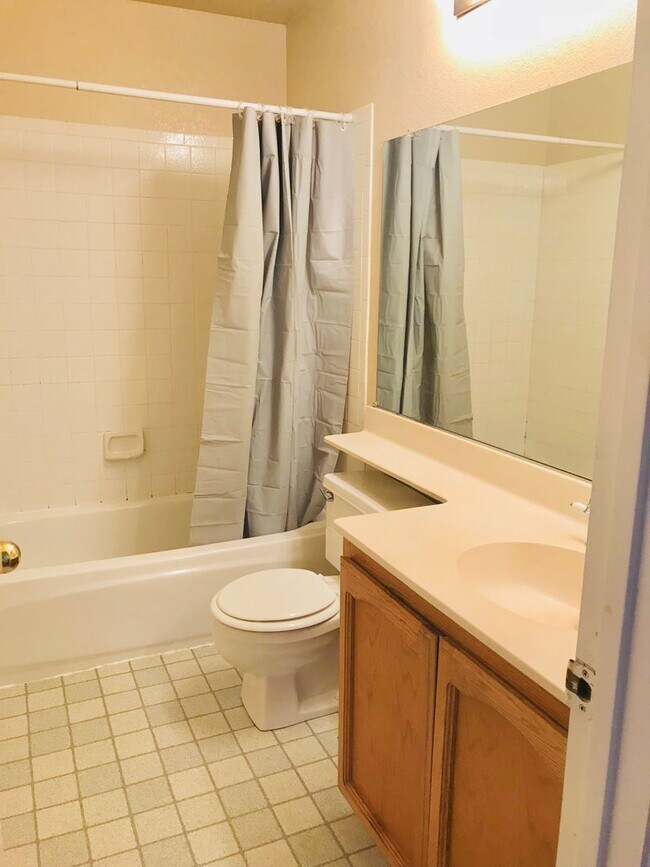 Building Photo - Available June 1st -4 Bedroom 2.5 Bath House in M Section of Rohnert Park - SSU Students Welcome