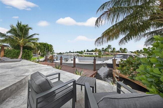 Building Photo - 160 SE 3rd Ct